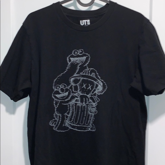 Uniqlo X KAWS - Picture 1 of 2